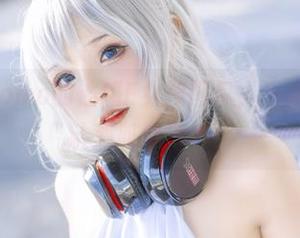 Sayo Momo的性感E女孩图包,下载之前先确认心脏健康哦!